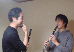 クラリネットのレッスン−楽器の構え方